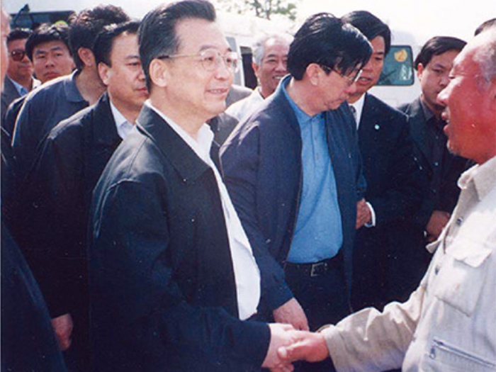 温家宝总理亲临河北子伢河(除险加固工程)视察