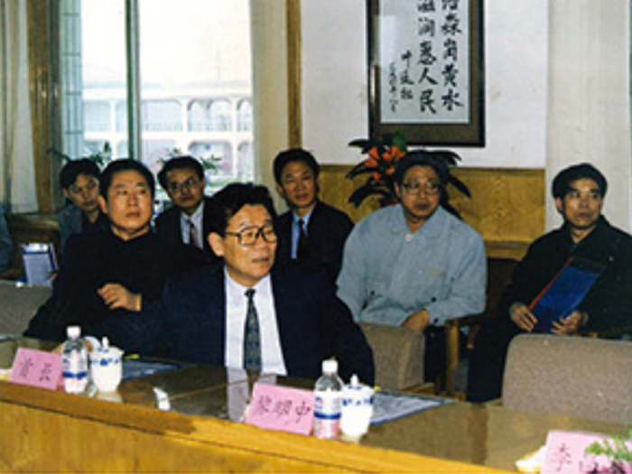 1999年全国政协主席李瑞环亲临我公司承建的石家庄二期引水工程视察